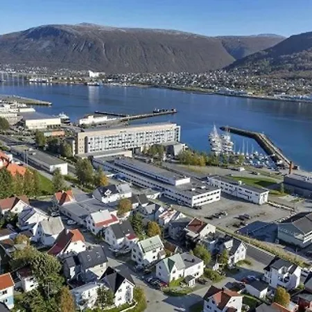 In The Heart Of The Aurora Borealis - Tromso City Exterior foto